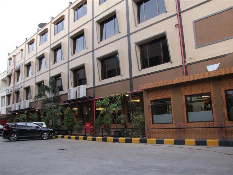 Reddoorz Plus Near Soekarno Hatta Airport 2 Тангеранг Екстериор снимка
